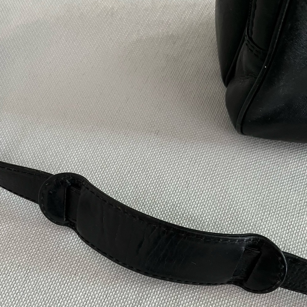 Vintage 70’s Luciano black Italian leather messenger bag. - Picture 5 of 9